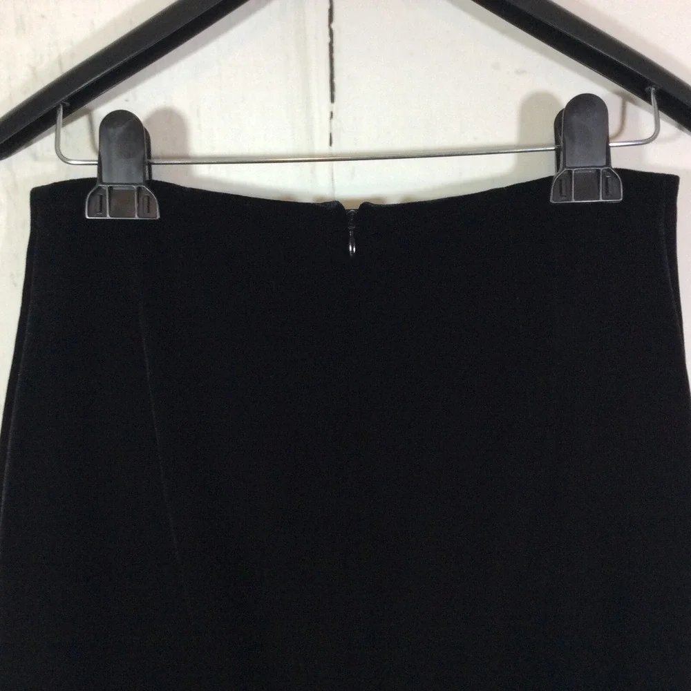 White House Black Market WHBM Women's Black Velvet Pencil Skirt‎ Size 4